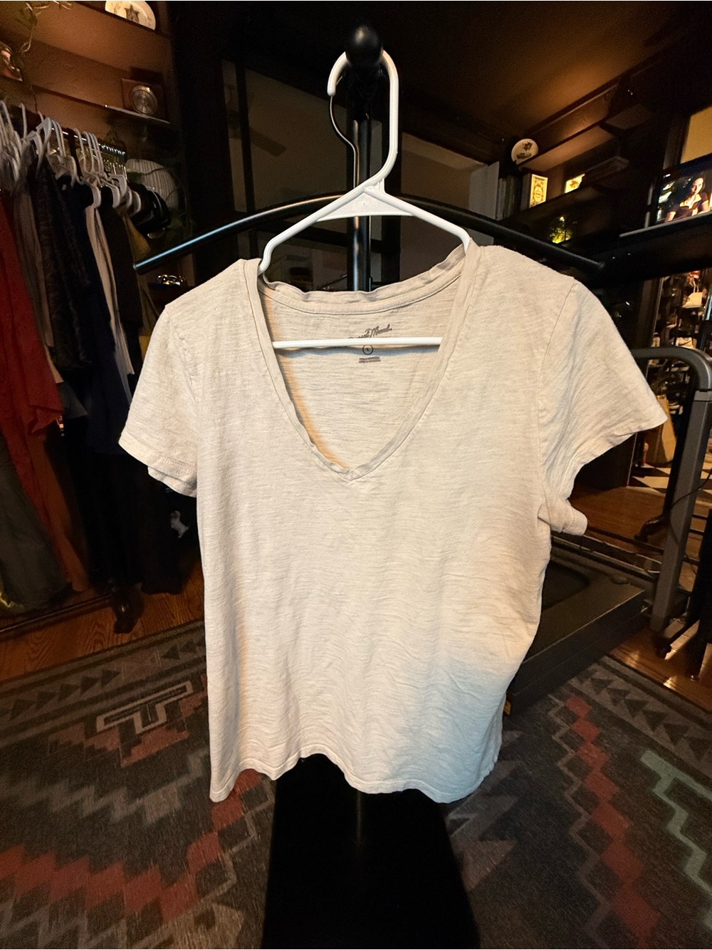 Universal Thread Pale Green V-Neck Short Sleeve Tee